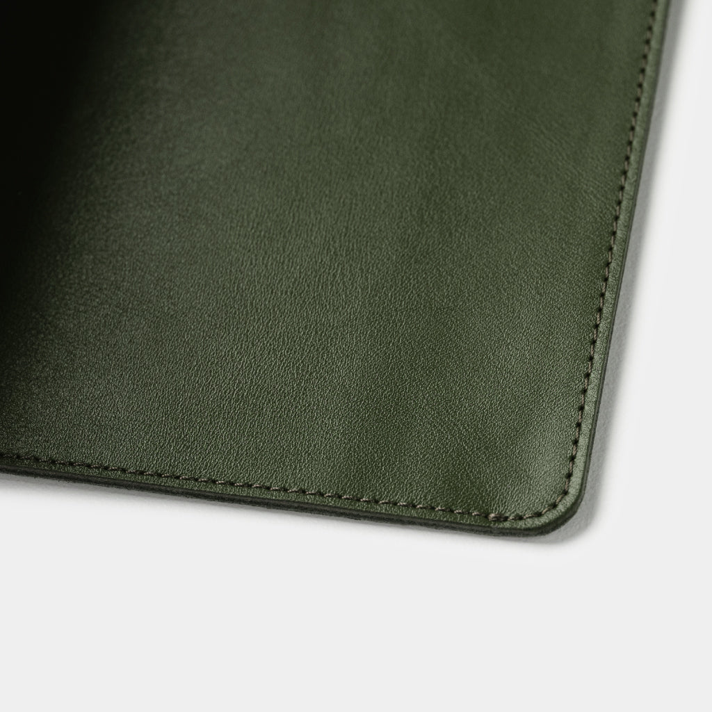 ダーク　クラッド　デスクマット Crimson Threshold – Dark Academia Desk Mat, XL Gothic Mouse Pad